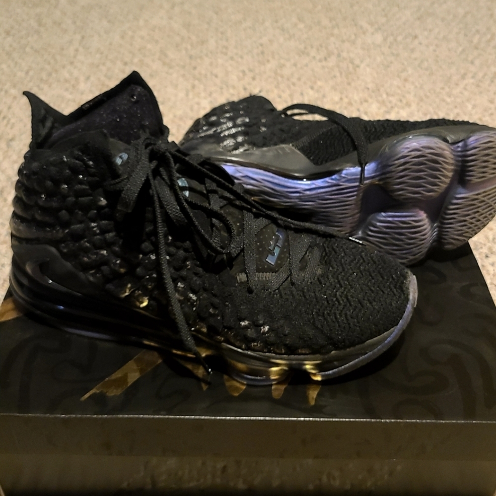 Nike LeBron 17